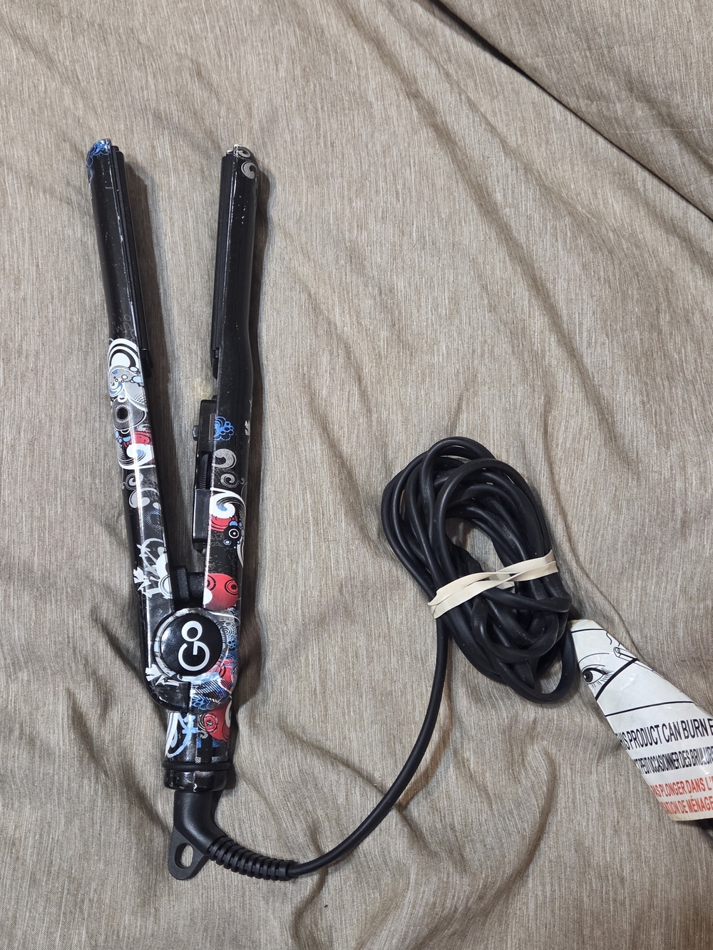 Black Decorative Mid Size Hair Straightener - Travel-Friendly Styling Iron